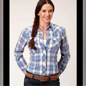 Levi's Women's Blue and White Plaid Button Down Shirt